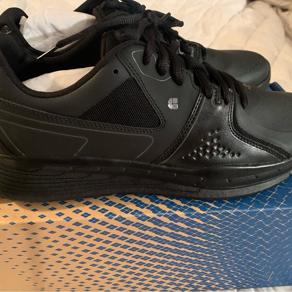 LADIES BLACK ATHLETIC SNEAKER. - Picture 2 of 5